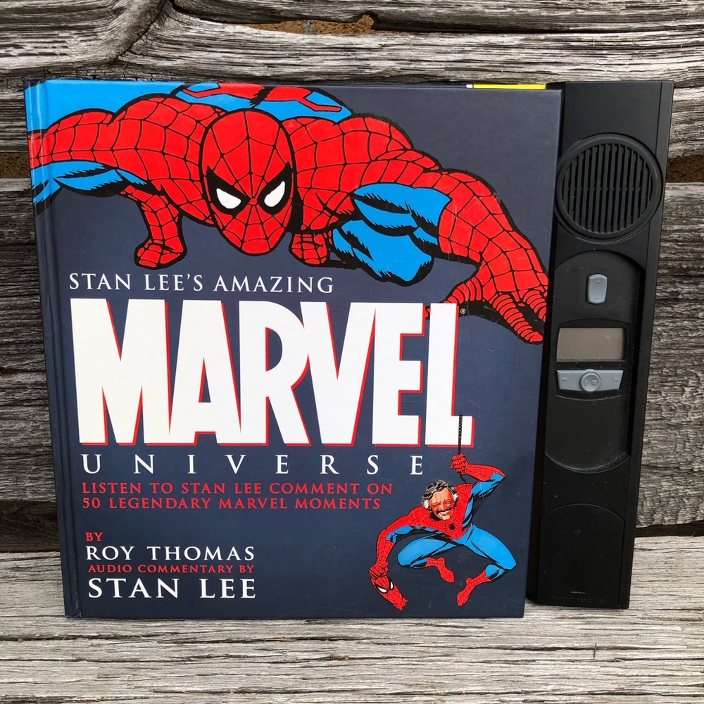 Stan Lee’s Amazing Marvel Universe hardcover comic Book with Audio Commentary❤️
